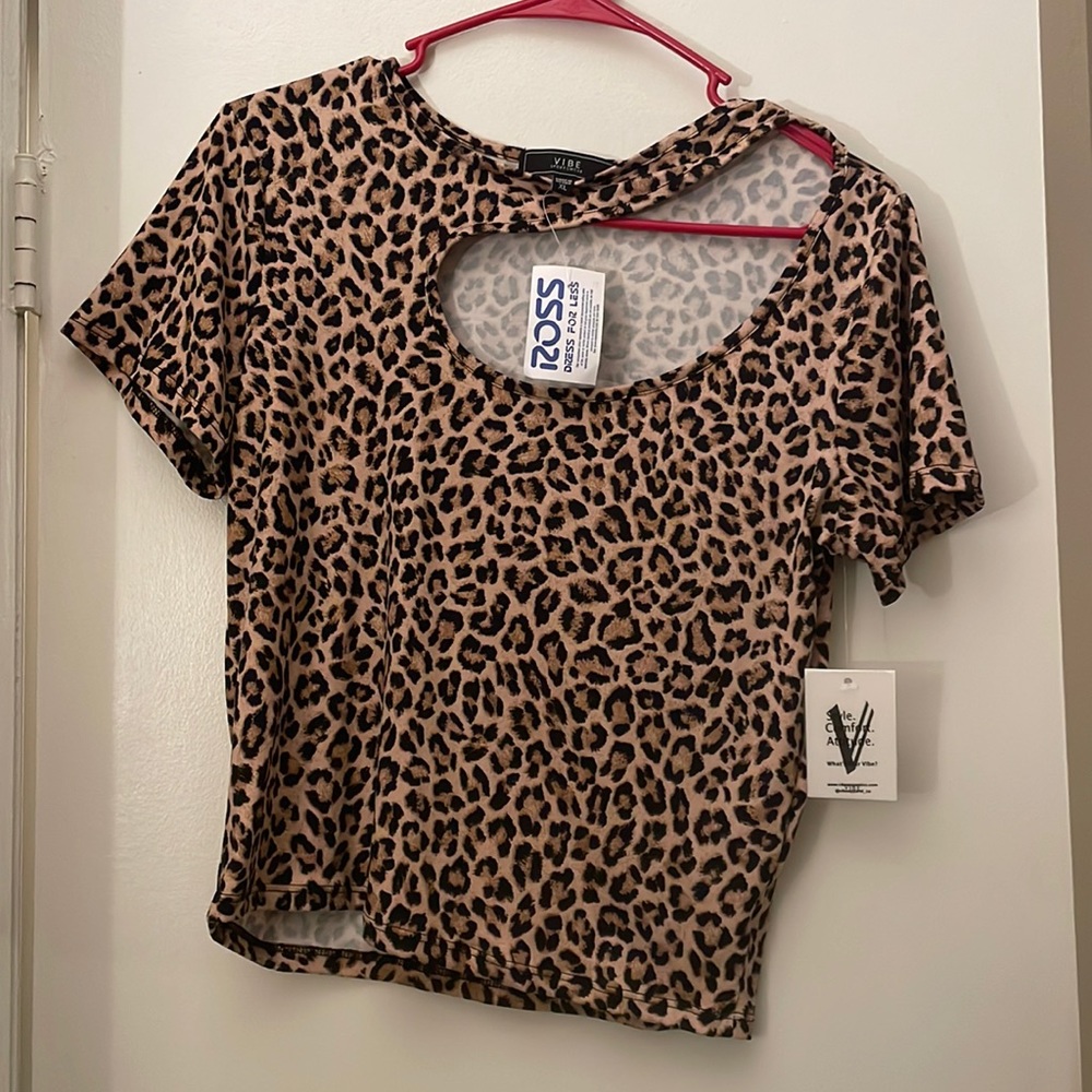 Juniors XL Leopard cutout top - New!